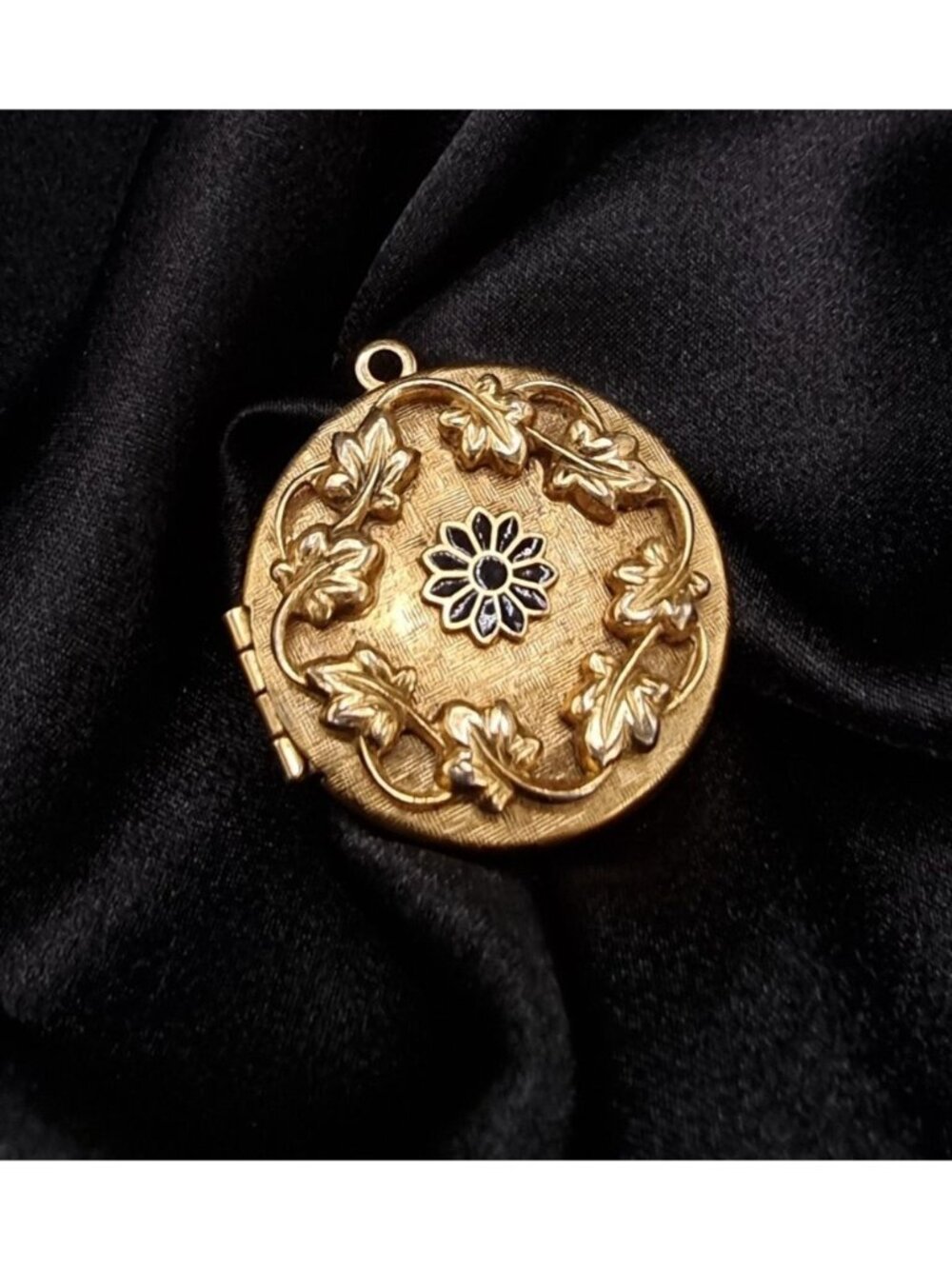 Vintage 1970s-1980s Gold-Tone Floral Locket Pendant